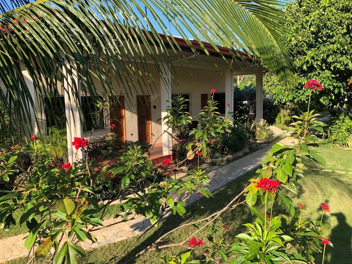 Strutz Art Garden Resort Bangued Eksteriør billede
