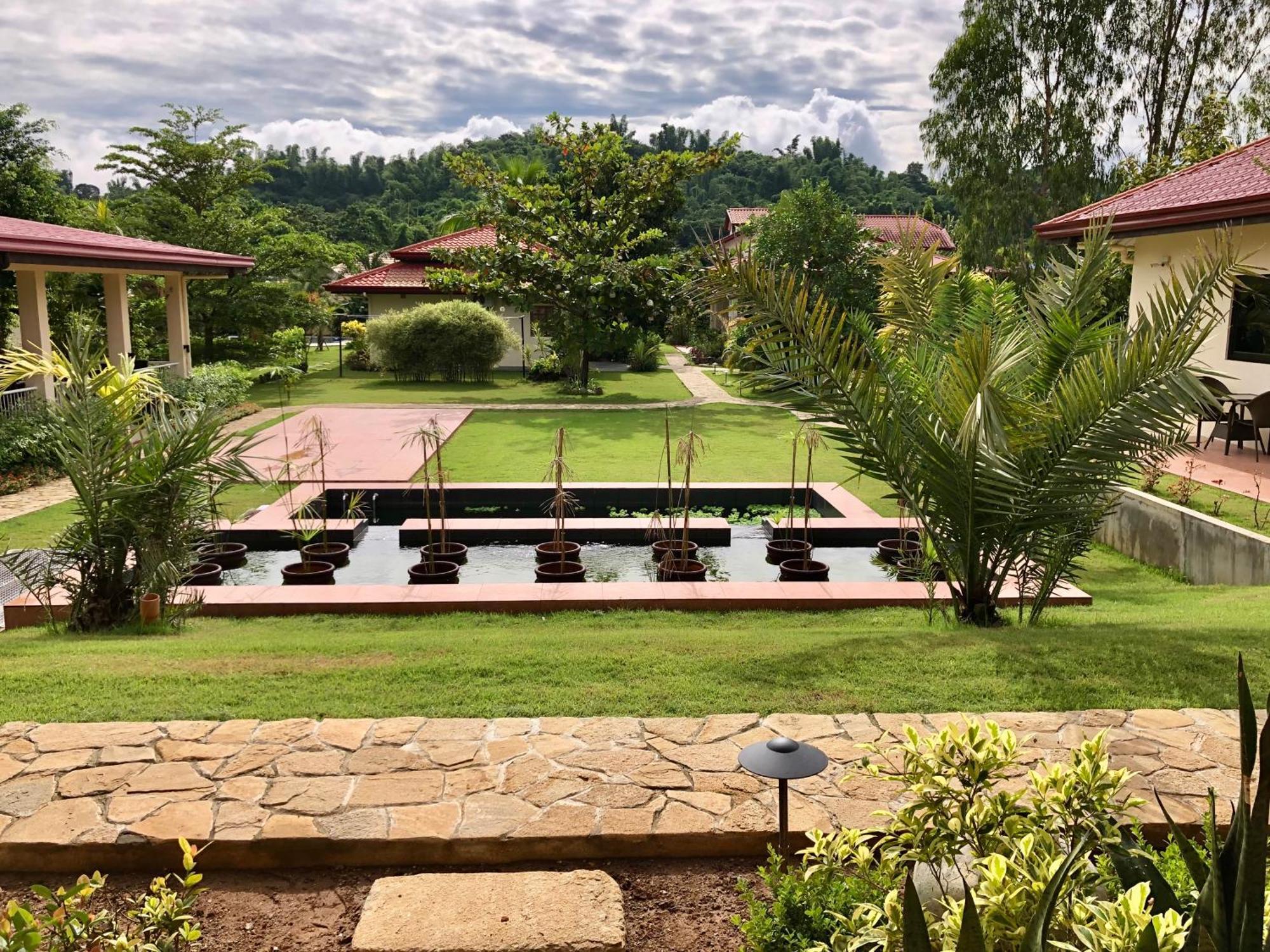 Strutz Art Garden Resort Bangued Eksteriør billede