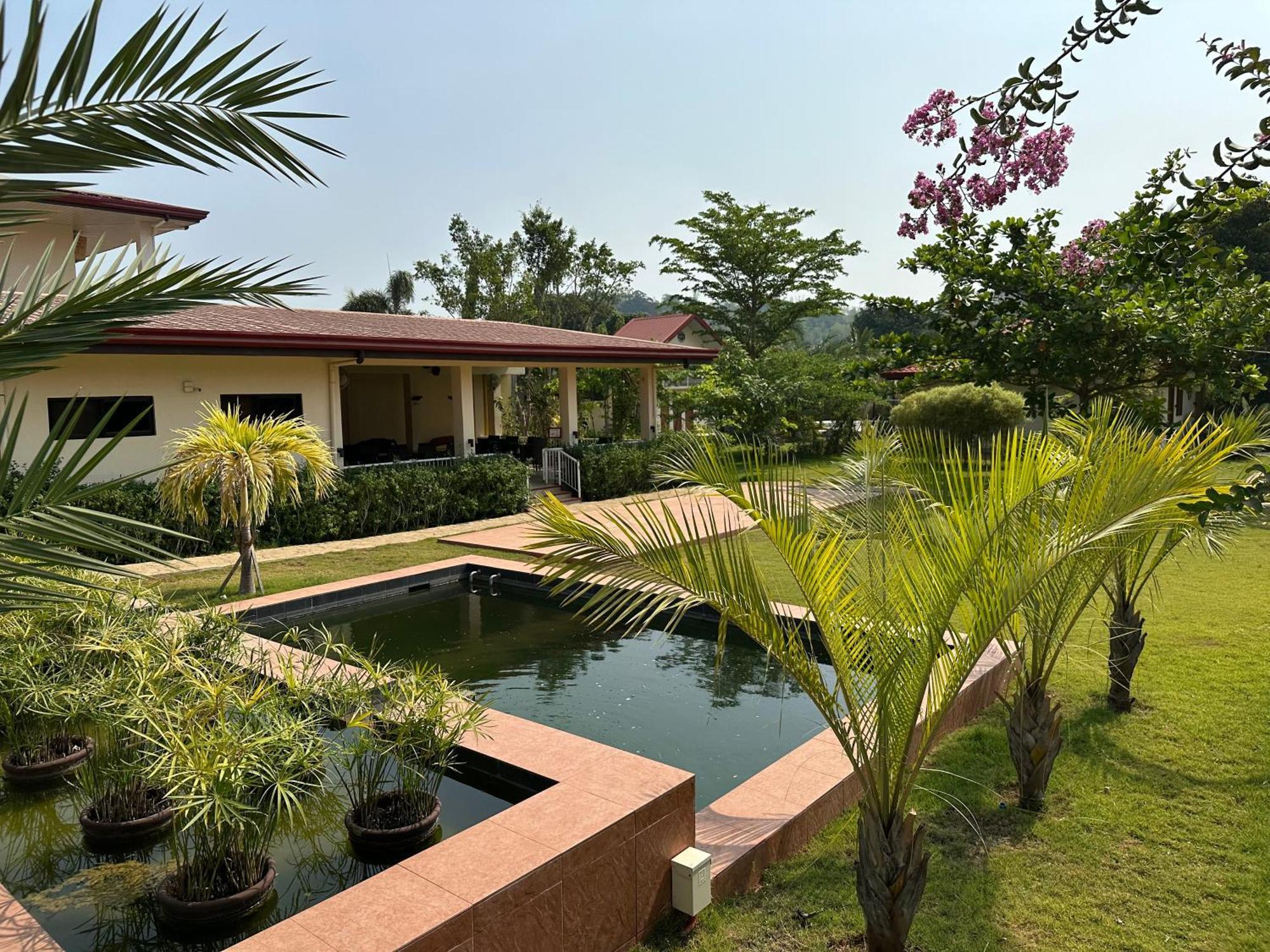Strutz Art Garden Resort Bangued Eksteriør billede